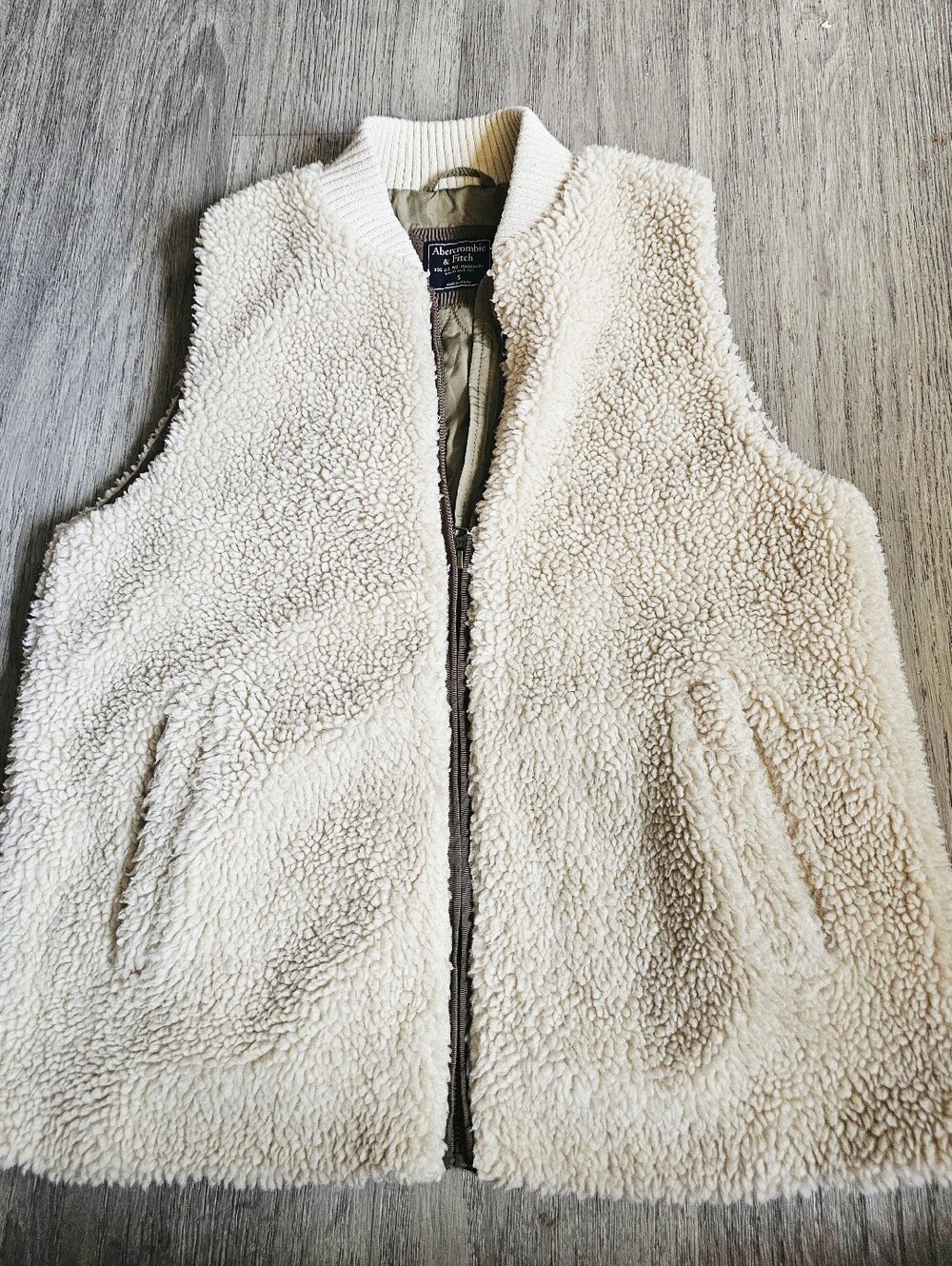 Abercrombie & Fitch Olive Green Quilted Jacket Interior